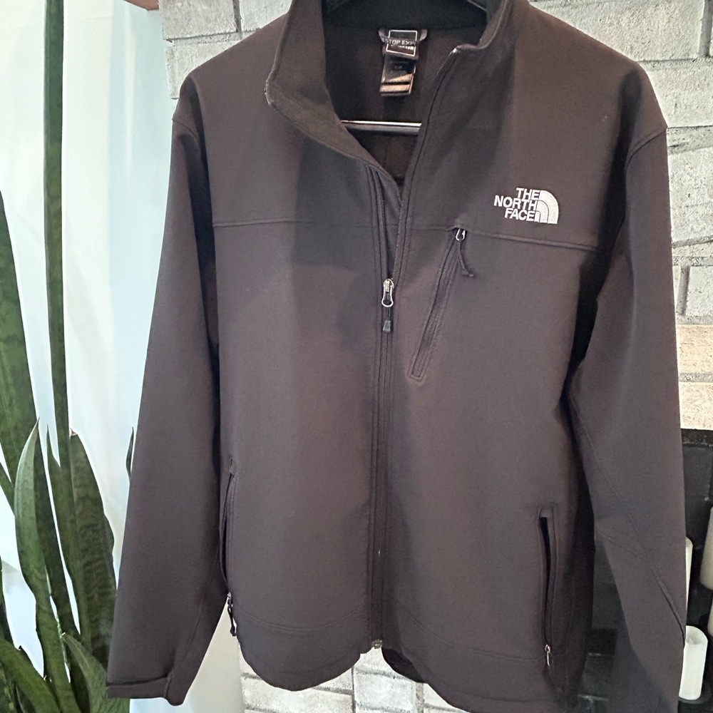 The North Face Men's Black Full-Zip Softshell Jacket